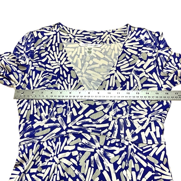 DIANE VON FURSTENBERG Consuelo Silk Day Dress Vee Neckline Popover Style Sz 8 - Picture 5 of 10